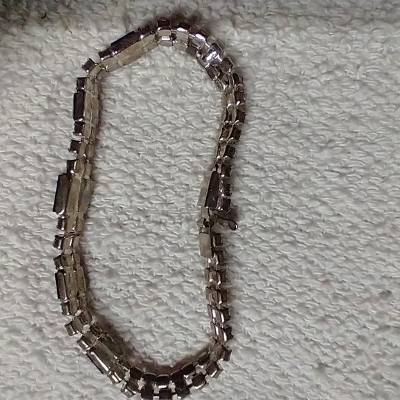 Rhinestone and black silvertone bracelet - Picture 5 of 8